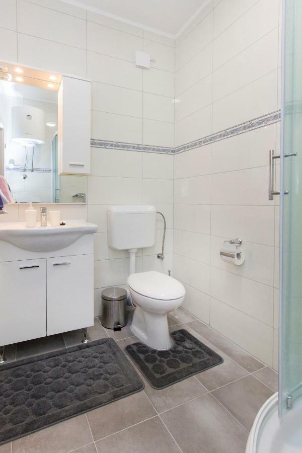 Riva Apartment Крапани Екстериор снимка
