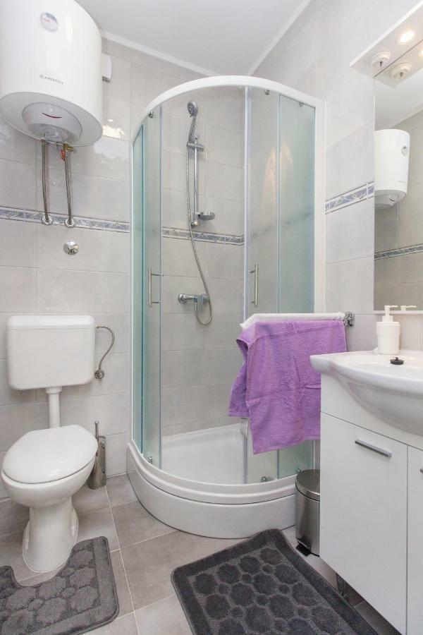 Riva Apartment Крапани Екстериор снимка