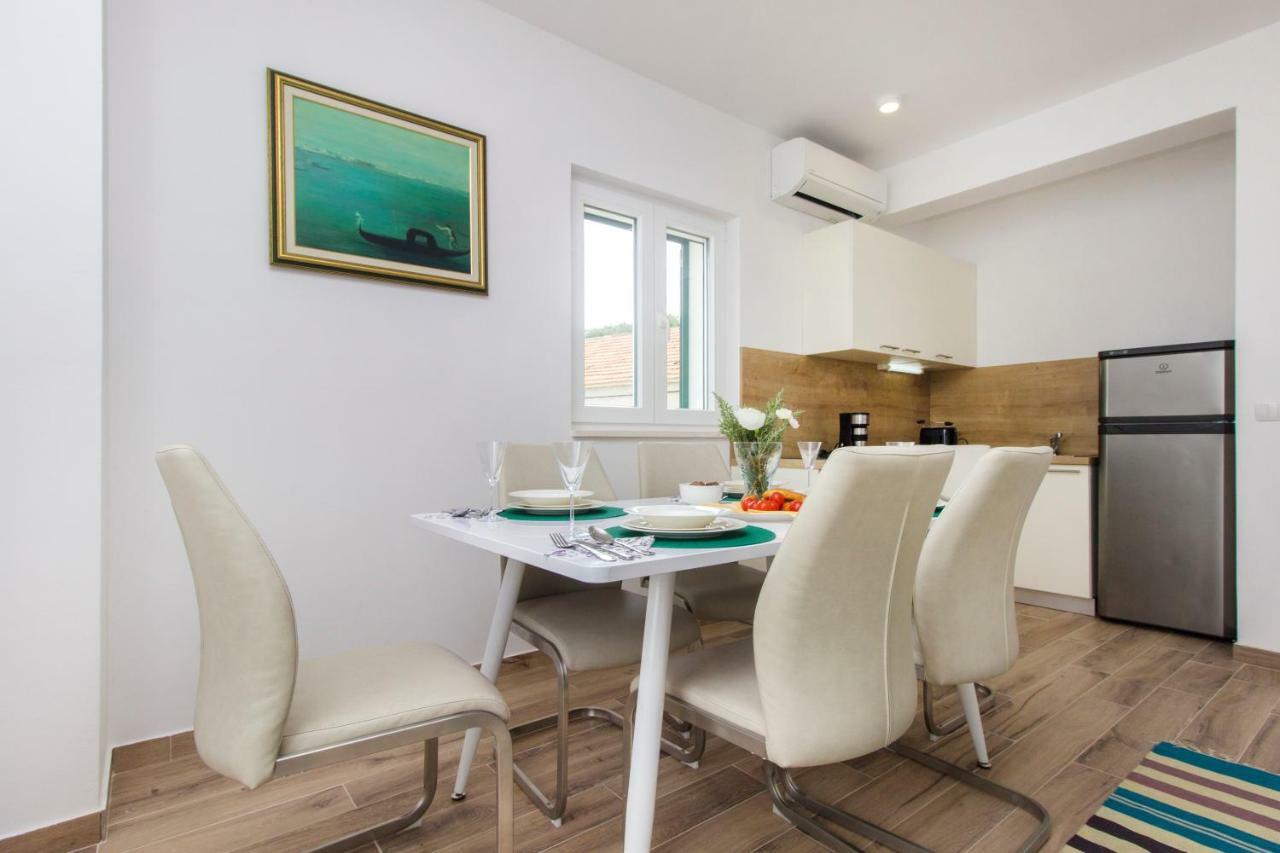 Riva Apartment Крапани Екстериор снимка