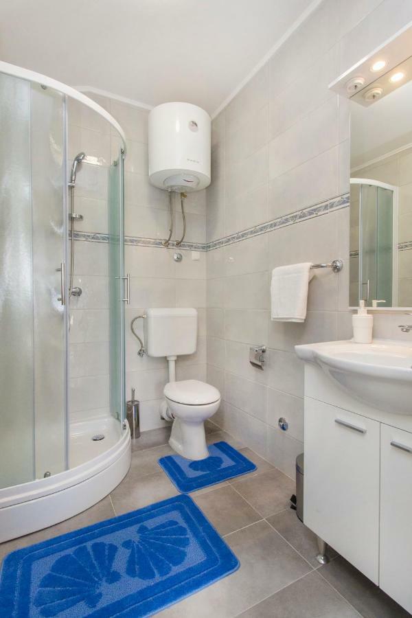Riva Apartment Крапани Екстериор снимка
