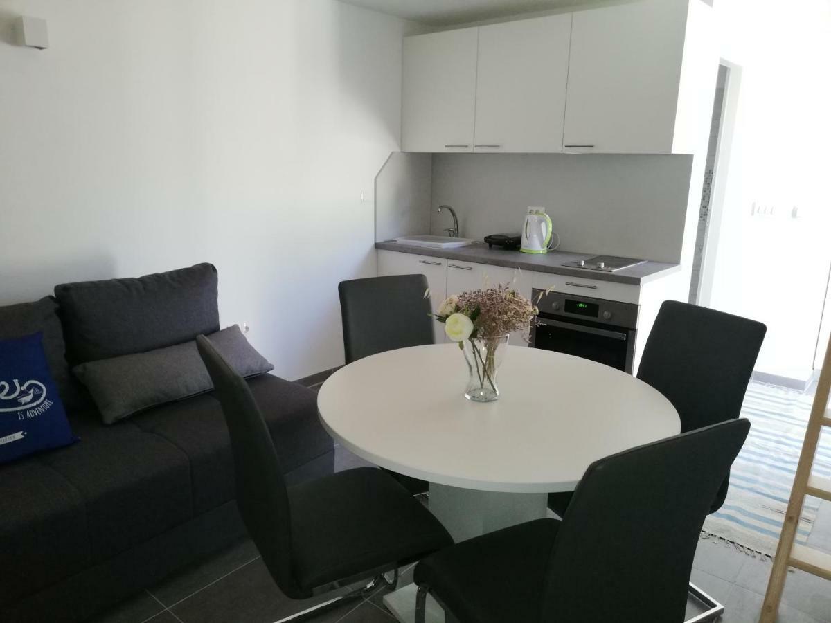 Riva Apartment Крапани Екстериор снимка